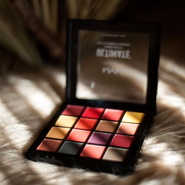 NYX Eyeshadow Palette – 16 Bold Shades for Day & Night (UAE)