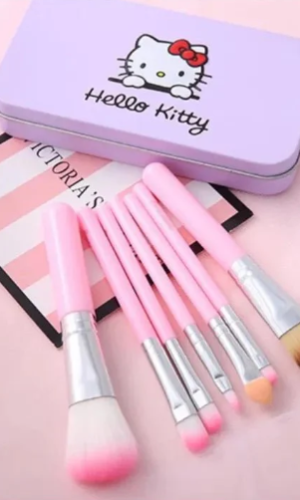 Soft bristles Hello Kitty makeup brushes close up